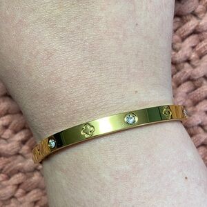 Elegant Gold Bracelet with Crystal Accents